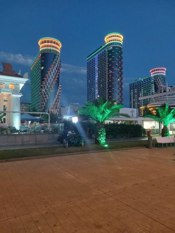 Апартаменты Батуми Orbi Sea Tower — фото 1