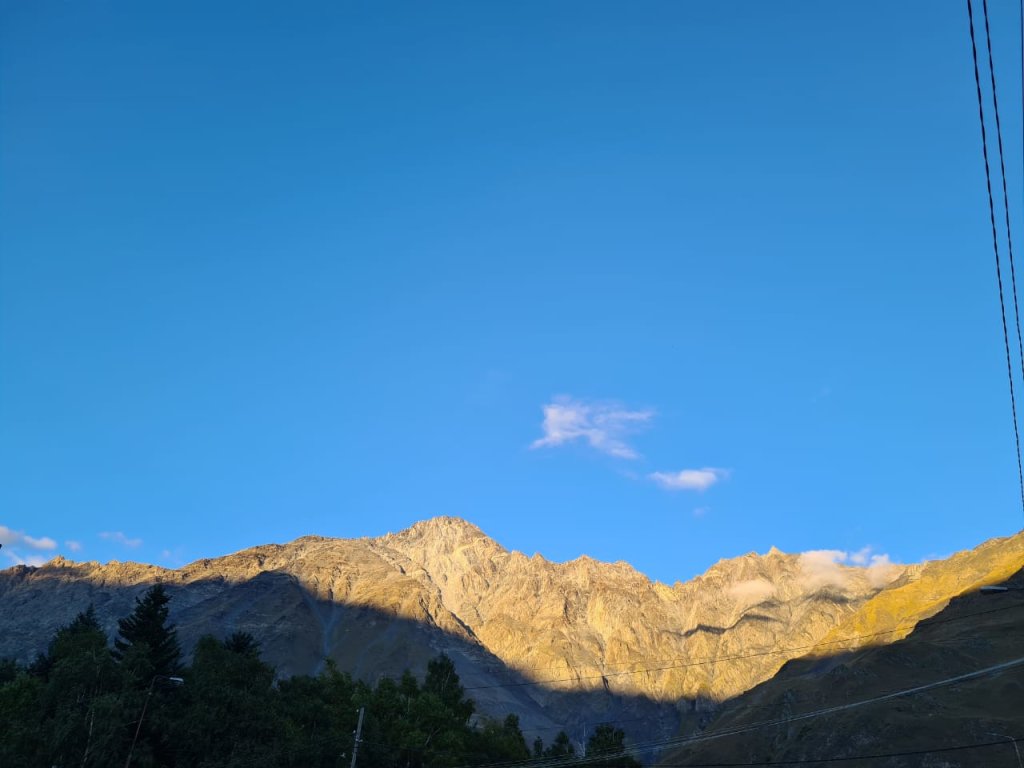 Степанцминда: Шале Trip Zone Kazbegi