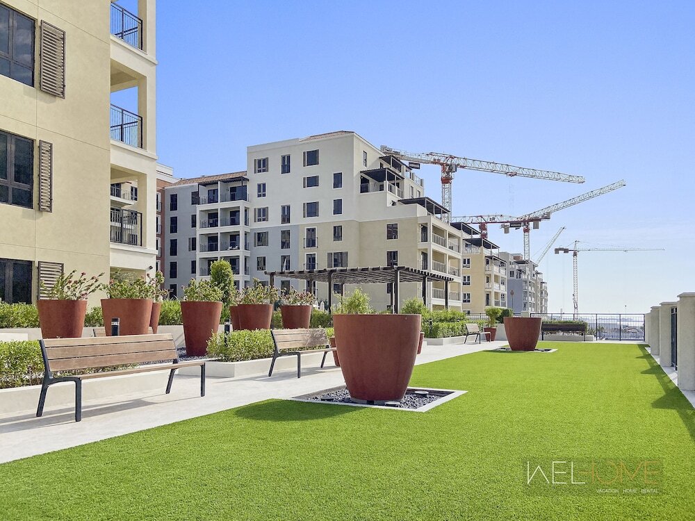 Дубай: WelHome - Mesmerizing Sea & Burj Khalifa Views Apt at La Voile
