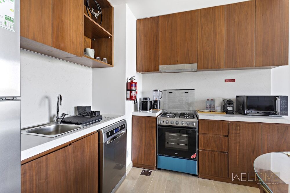 Дубай: WelHome - Mesmerizing Sea & Burj Khalifa Views Apt at La Voile