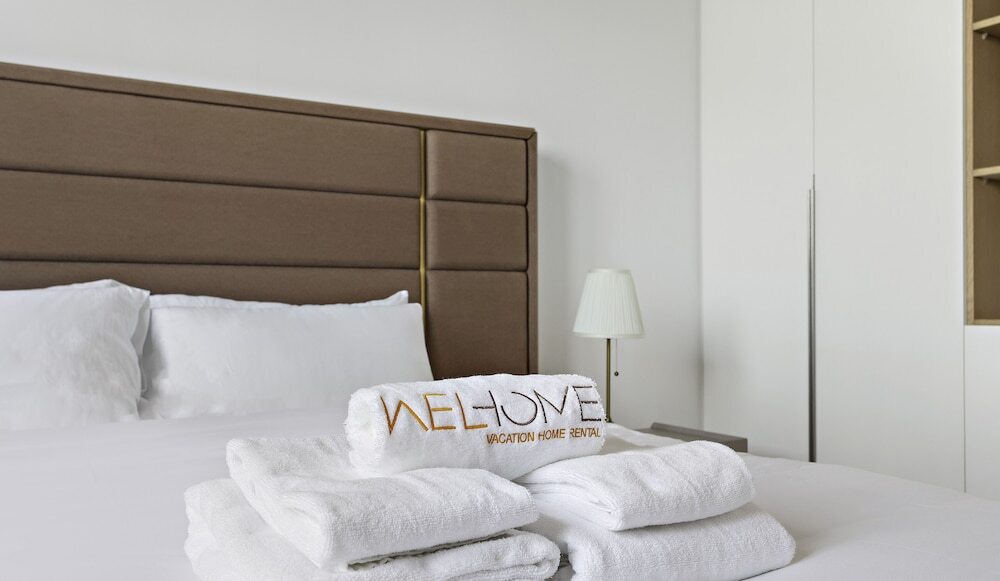 Дубай: WelHome - Mesmerizing Sea & Burj Khalifa Views Apt at La Voile