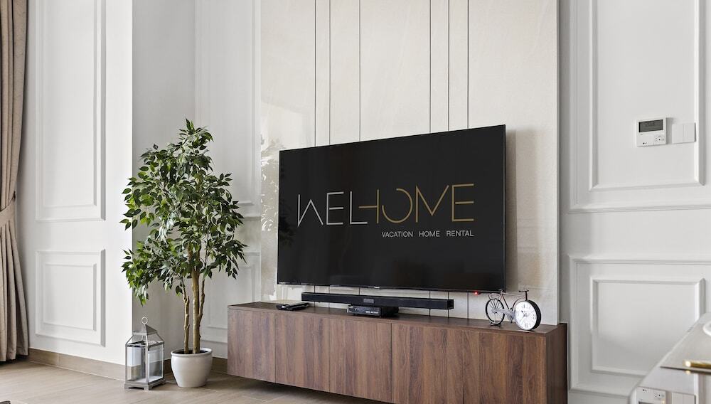 Дубай: WelHome - Mesmerizing Sea & Burj Khalifa Views Apt at La Voile