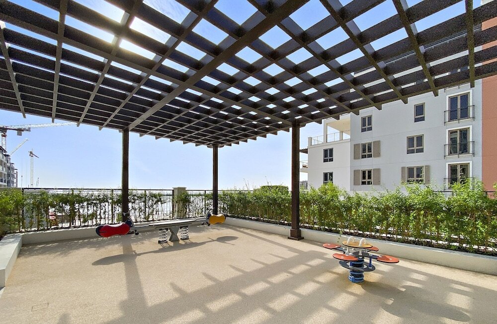 Дубай: WelHome - Mesmerizing Sea & Burj Khalifa Views Apt at La Voile
