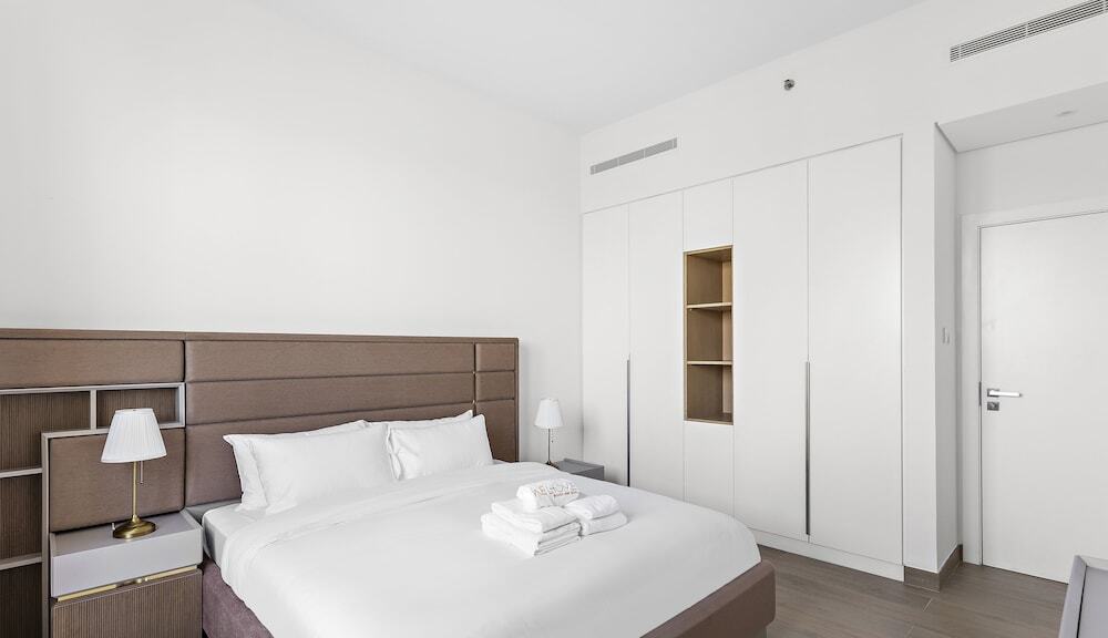Дубай: WelHome - Mesmerizing Sea & Burj Khalifa Views Apt at La Voile