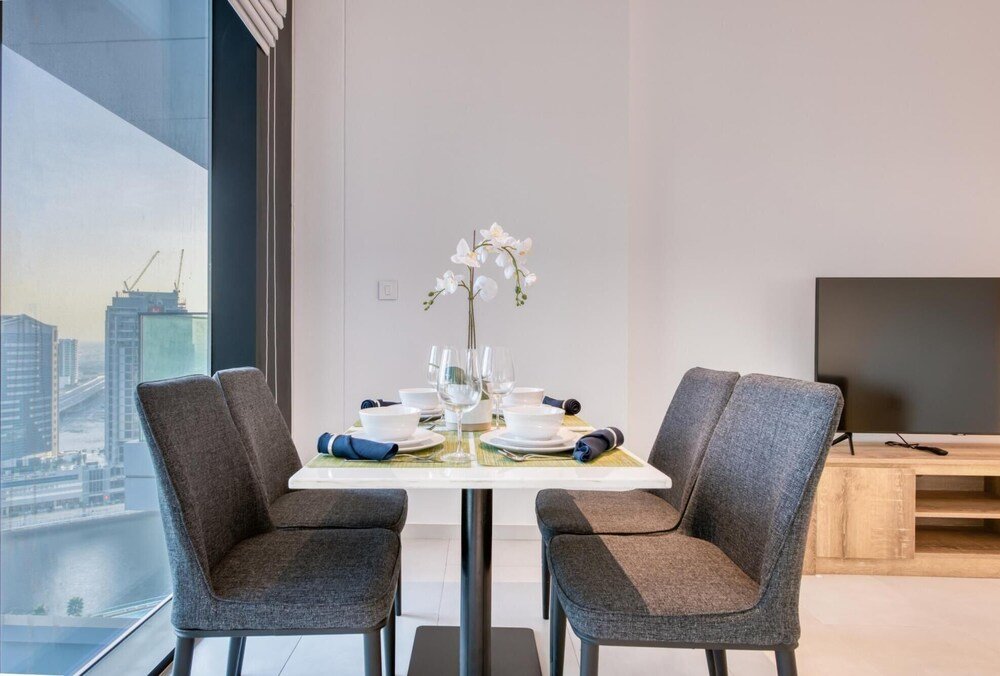 Дубай: Stylish Studio w Dubai Canal Vw in Business Bay
