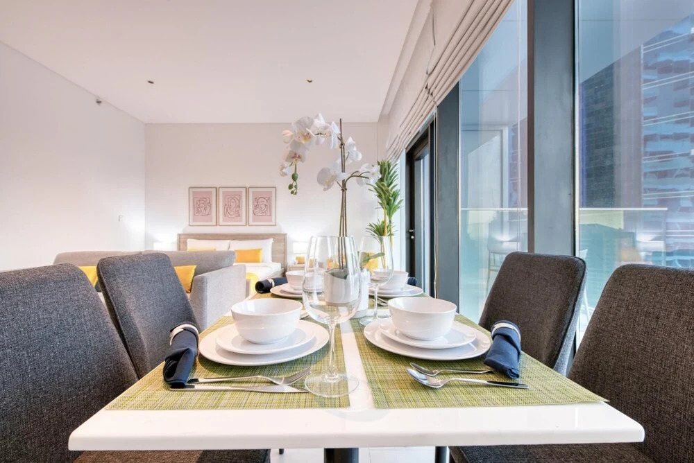 Дубай: Stylish Studio w Dubai Canal Vw in Business Bay