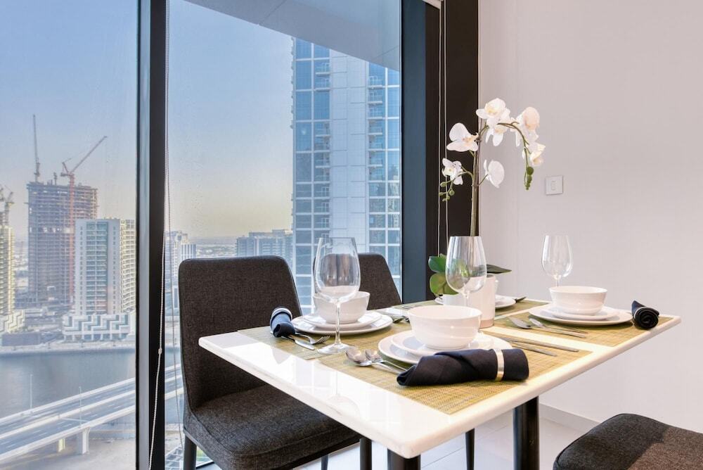 Дубай: Stylish Studio w Dubai Canal Vw in Business Bay