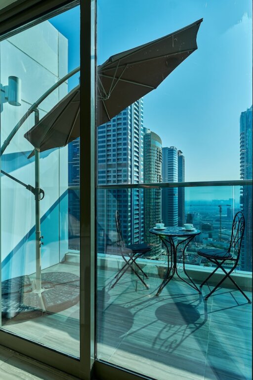 Дубай: 1BR view in a luxurious home