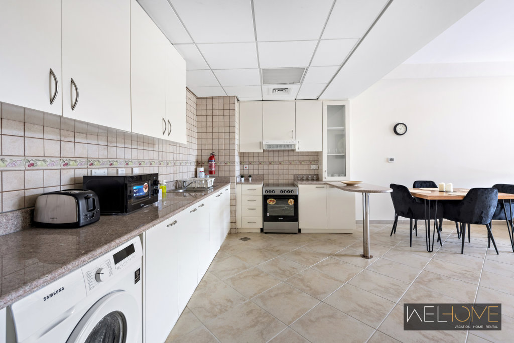 Дубай: Апартаменты WelHome - Prime Apartment With Balcony Amidst Lively Area