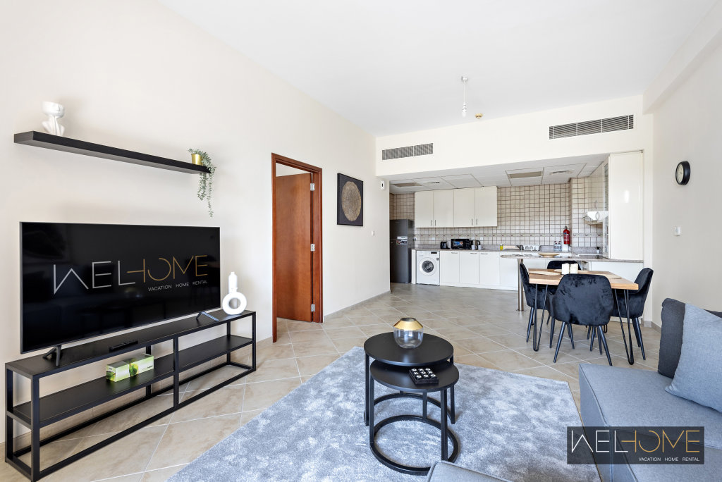 Дубай: Апартаменты WelHome - Prime Apartment With Balcony Amidst Lively Area