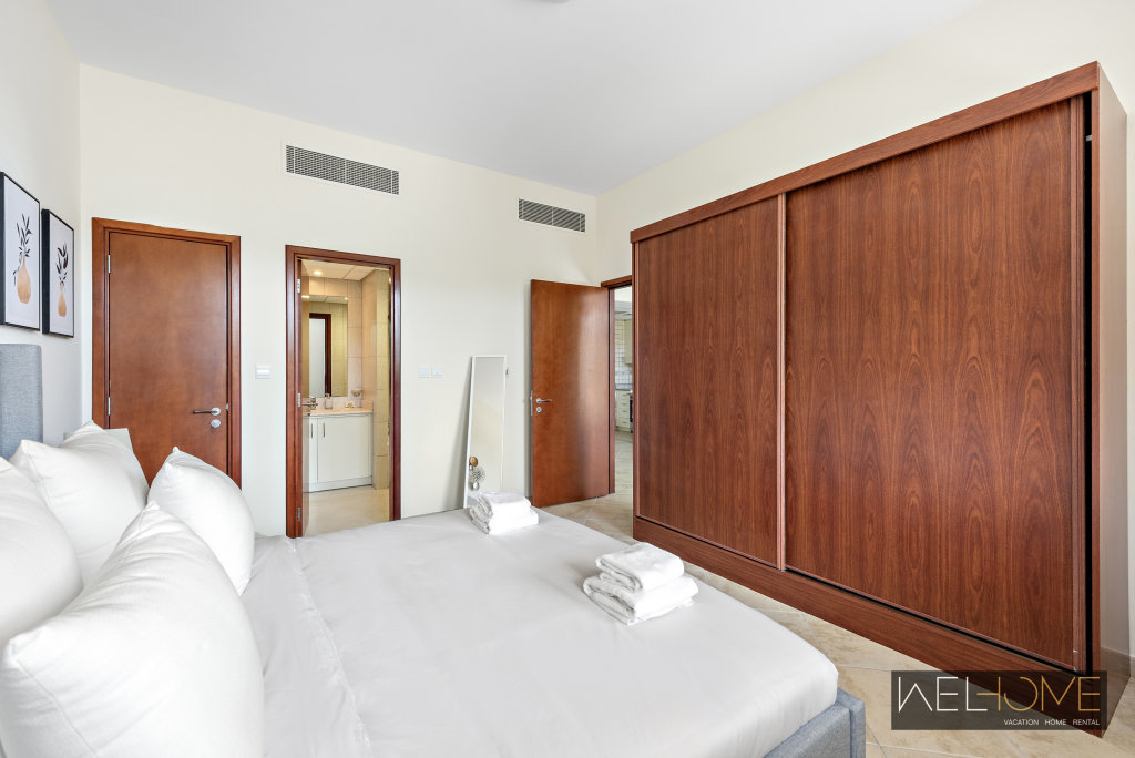 Дубай: Апартаменты WelHome - Prime Apartment With Balcony Amidst Lively Area
