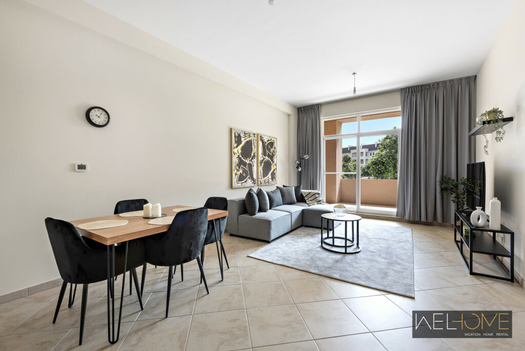 Дубай: Апартаменты WelHome - Prime Apartment With Balcony Amidst Lively Area