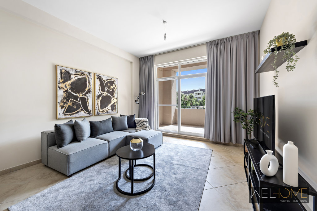 Дубай: Апартаменты WelHome - Prime Apartment With Balcony Amidst Lively Area