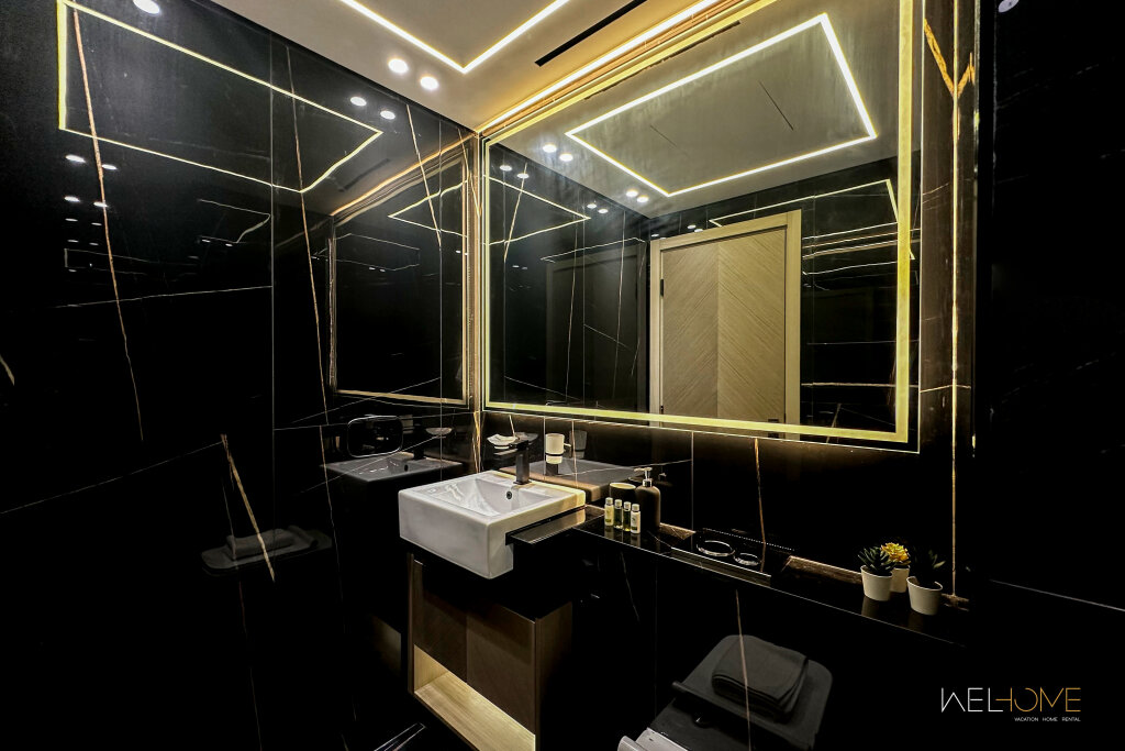 Дубай: Апартаменты WelHome - Dubai Delight: Luxe Living 1BR at Binghatti Luna