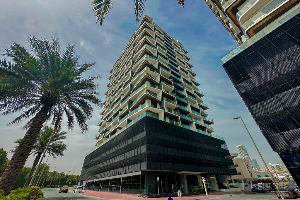 Дубай: Апартаменты WelHome - Dubai Delight: Luxe Living 1BR at Binghatti Luna