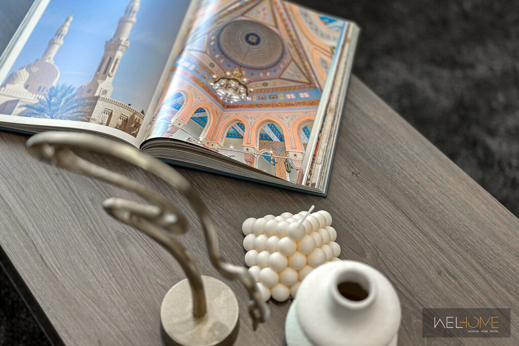 Дубай: Апартаменты WelHome - Dubai Delight: Luxe Living 1BR at Binghatti Luna