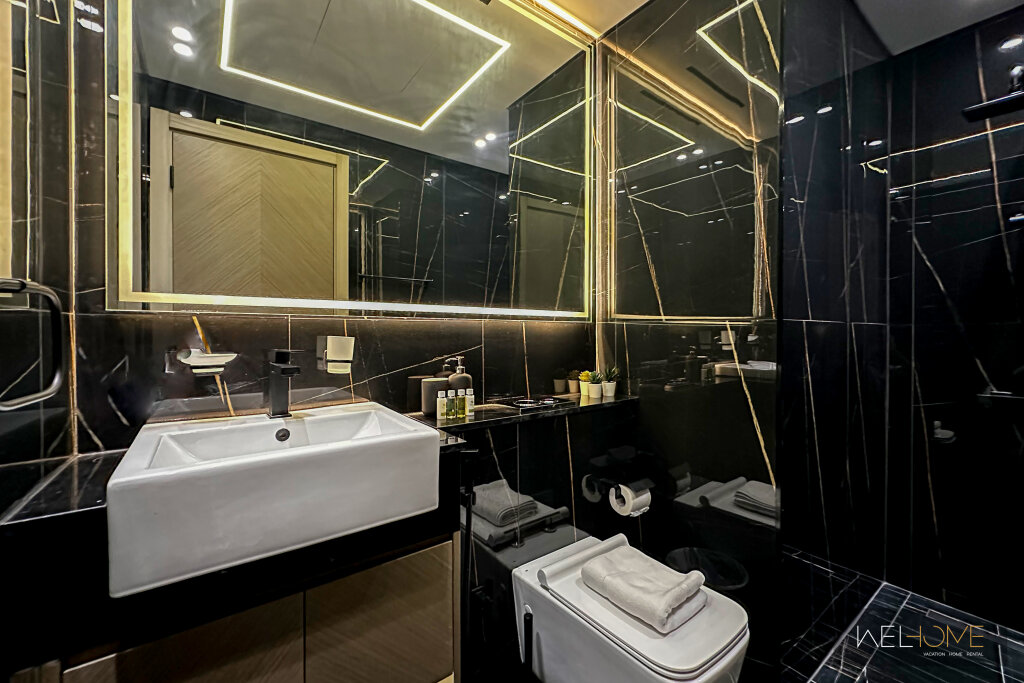 Дубай: Апартаменты WelHome - Dubai Delight: Luxe Living 1BR at Binghatti Luna