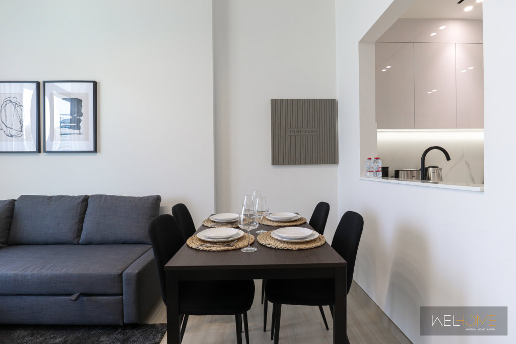 Дубай: Апартаменты WelHome - Dubai Delight: Luxe Living 1BR at Binghatti Luna