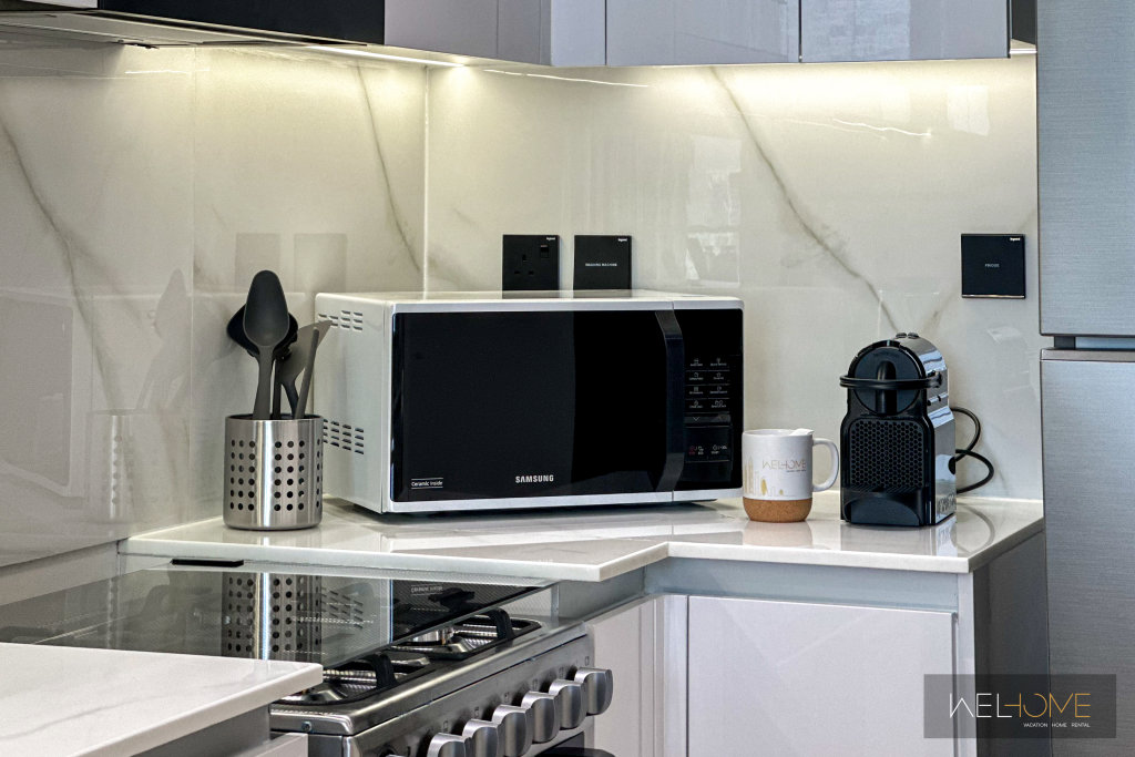 Дубай: Апартаменты WelHome - Dubai Delight: Luxe Living 1BR at Binghatti Luna