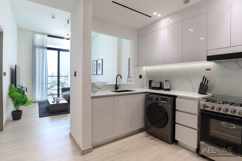 Дубай: Апартаменты WelHome - Dubai Delight: Luxe Living 1BR at Binghatti Luna