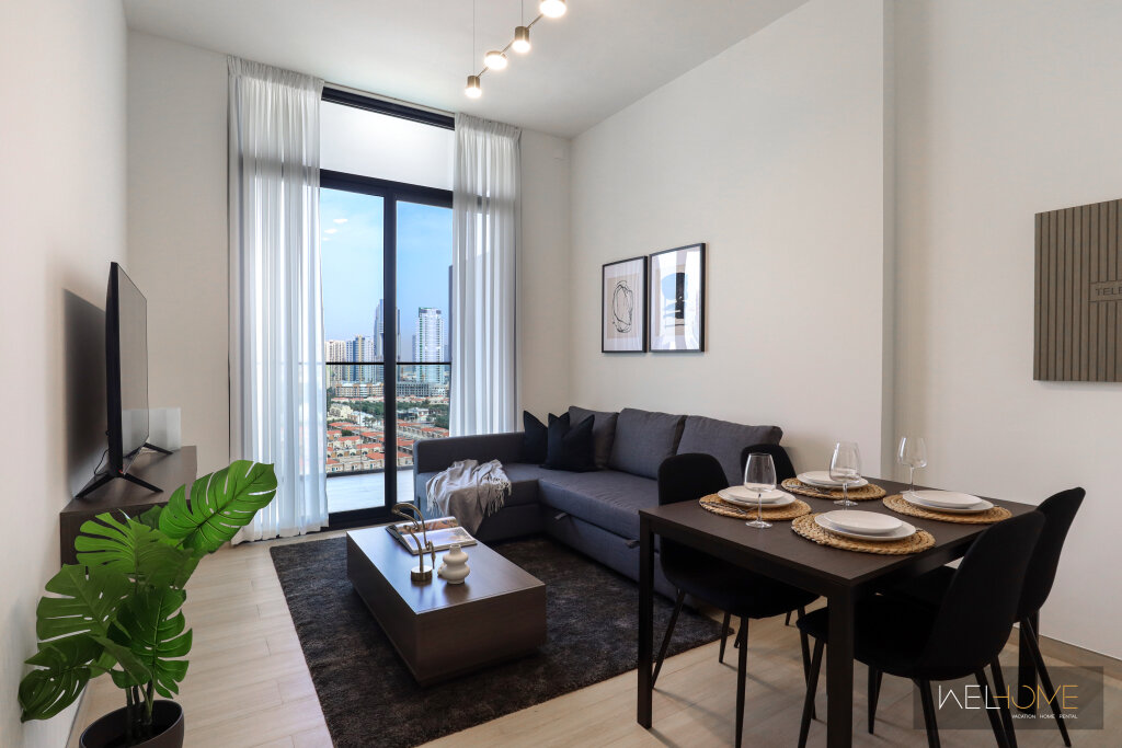 Дубай: Апартаменты WelHome - Dubai Delight: Luxe Living 1BR at Binghatti Luna