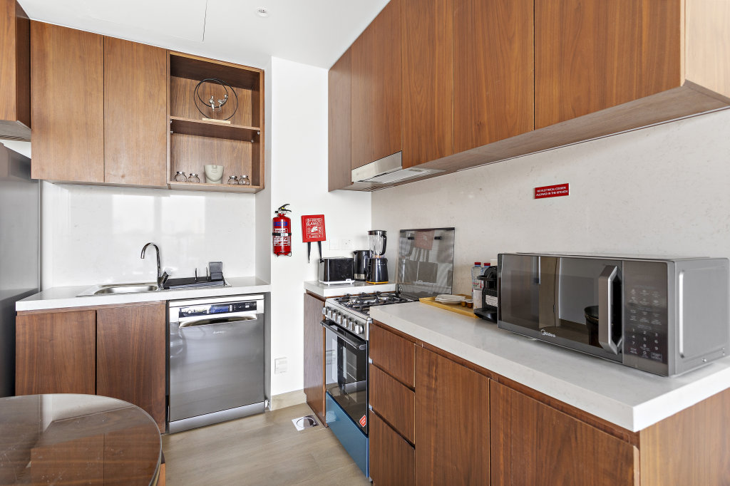 Дубай: Апартаменты WelHome - Mesmerizing Sea & Burj Khalifa Views Apt at La Voile