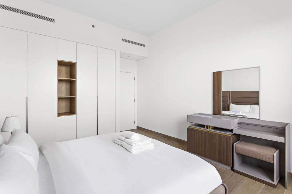 Дубай: Апартаменты WelHome - Mesmerizing Sea & Burj Khalifa Views Apt at La Voile