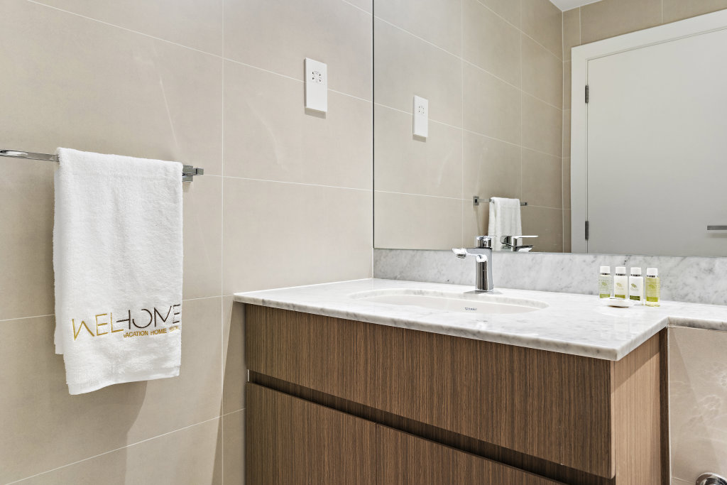 Дубай: Апартаменты WelHome - Mesmerizing Sea & Burj Khalifa Views Apt at La Voile