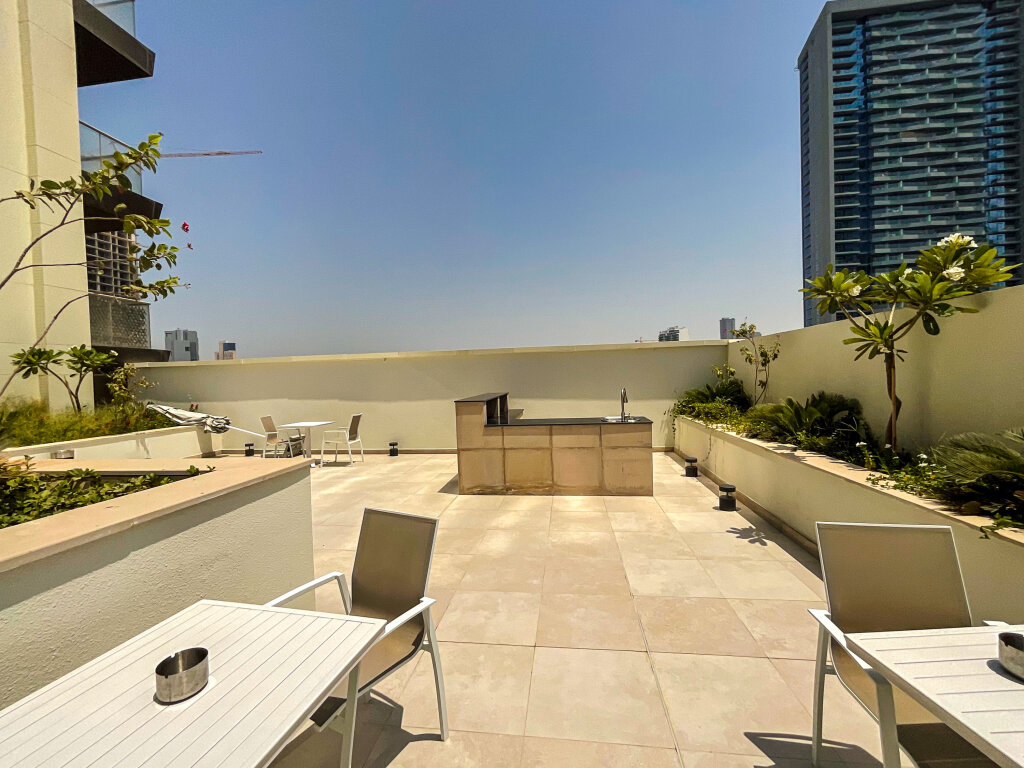 Дубай: Апартаменты WelHome - Evergreen Apartment Amidst Vibrant JVC With Pool