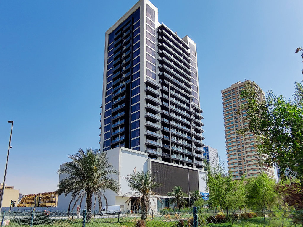 Дубай: Апартаменты WelHome - Evergreen Apartment Amidst Vibrant JVC With Pool