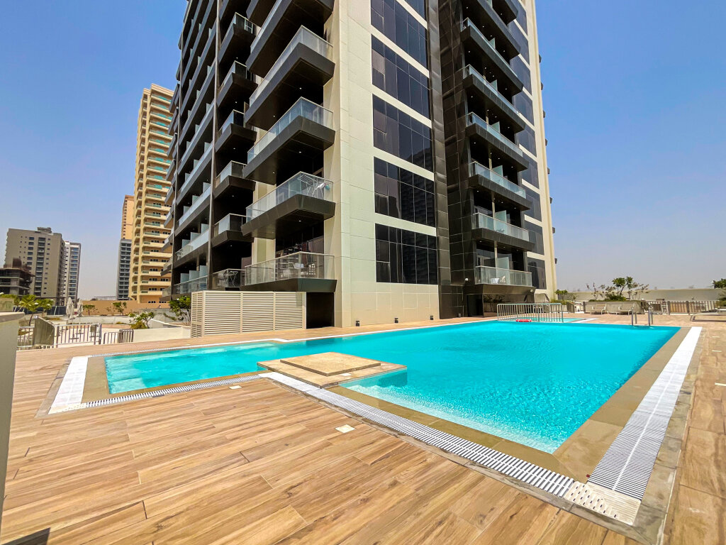 Дубай: Апартаменты WelHome - Evergreen Apartment Amidst Vibrant JVC With Pool