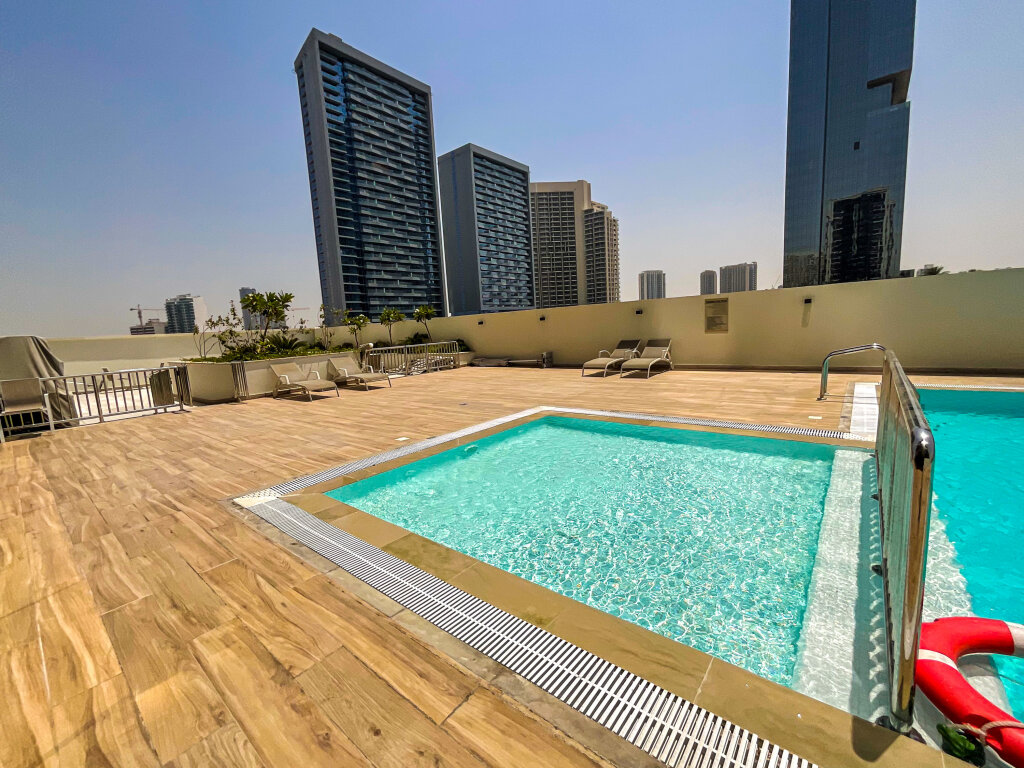 Дубай: Апартаменты WelHome - Evergreen Apartment Amidst Vibrant JVC With Pool