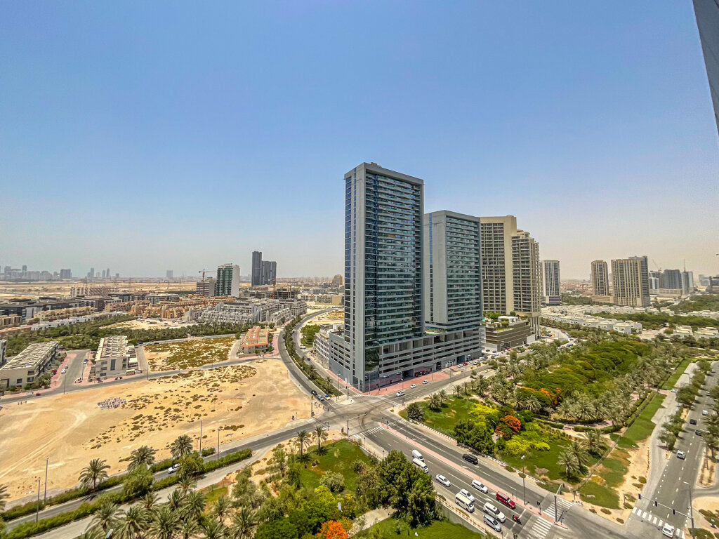 Дубай: Апартаменты WelHome - Evergreen Apartment Amidst Vibrant JVC With Pool