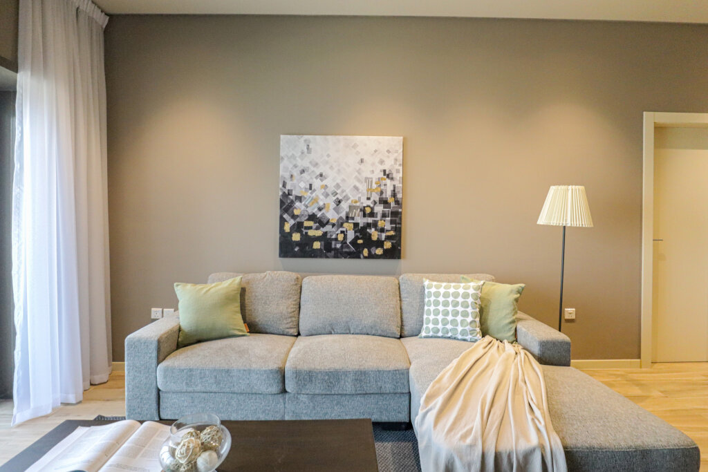 Дубай: Апартаменты WelHome - Evergreen Apartment Amidst Vibrant JVC With Pool
