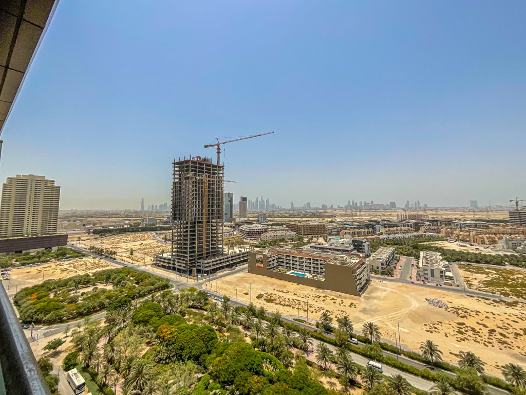 Дубай: Апартаменты WelHome - Evergreen Apartment Amidst Vibrant JVC With Pool