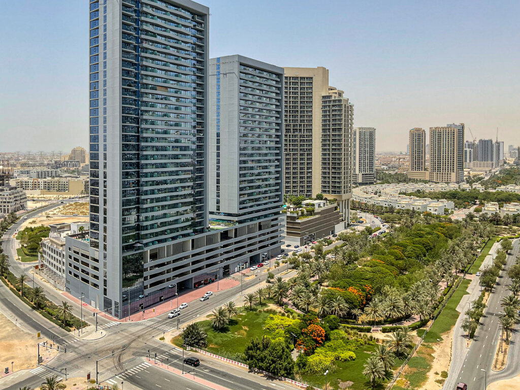 Дубай: Апартаменты WelHome - Evergreen Apartment Amidst Vibrant JVC With Pool