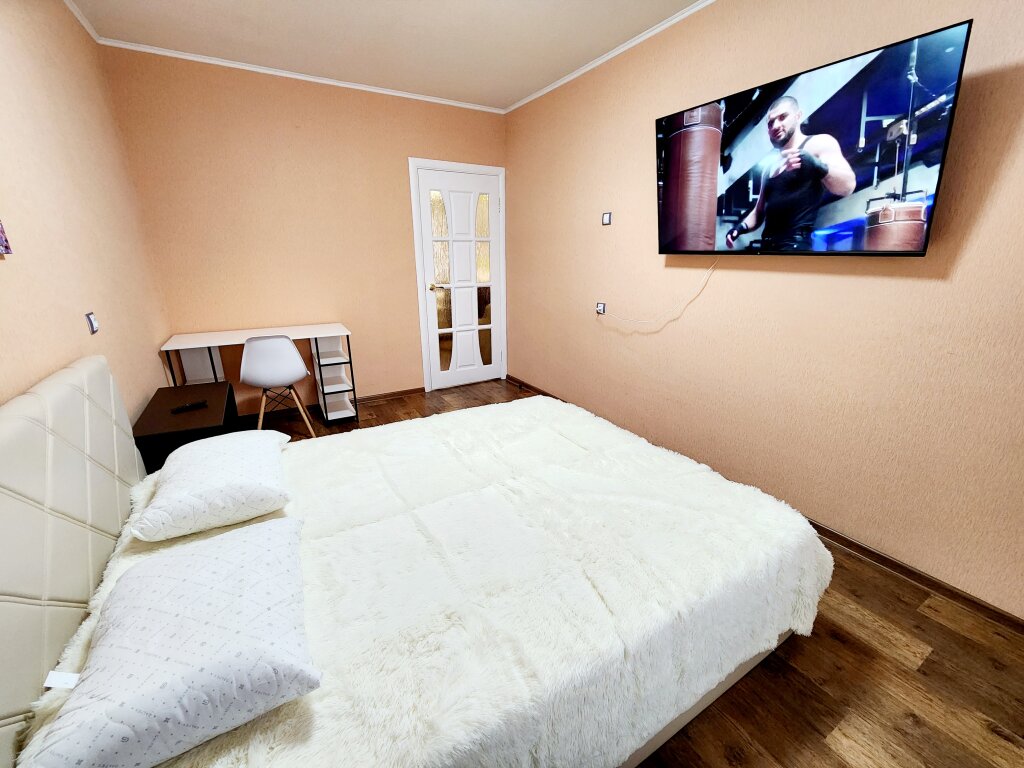 Новый Уренгой: Квартира Трехкомнатная квартира, Ленинградский 10