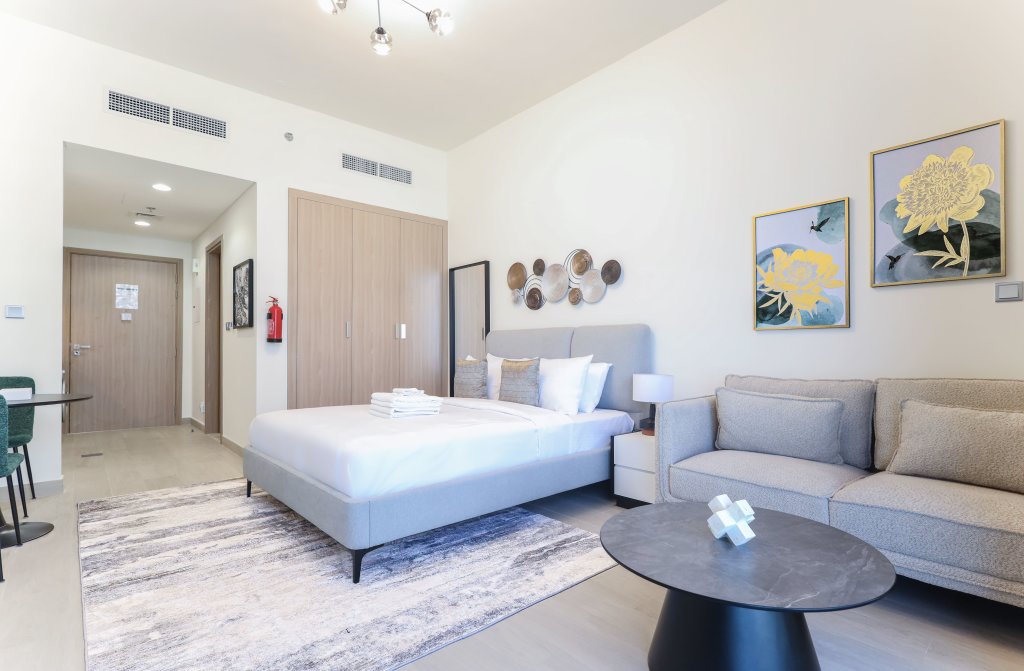 Дубай: Апартаменты Apartments Elite LUX Holiday Homes - Modern Marvel – Sleek Studio in Azizi Riviera