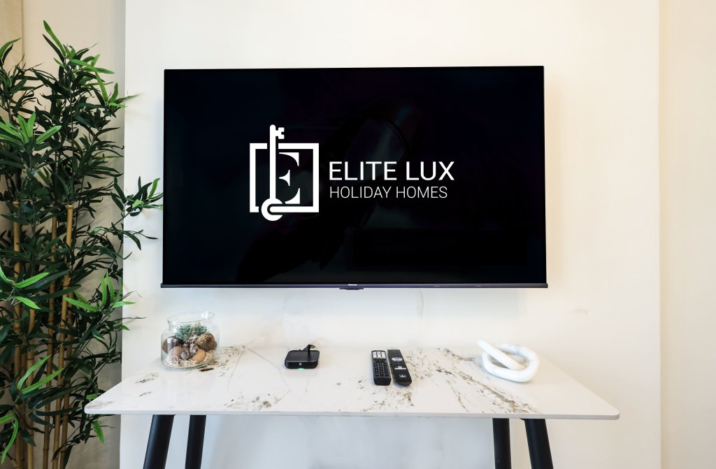 Дубай: Апартаменты Apartments Elite LUX Holiday Homes - Modern Marvel – Sleek Studio in Azizi Riviera