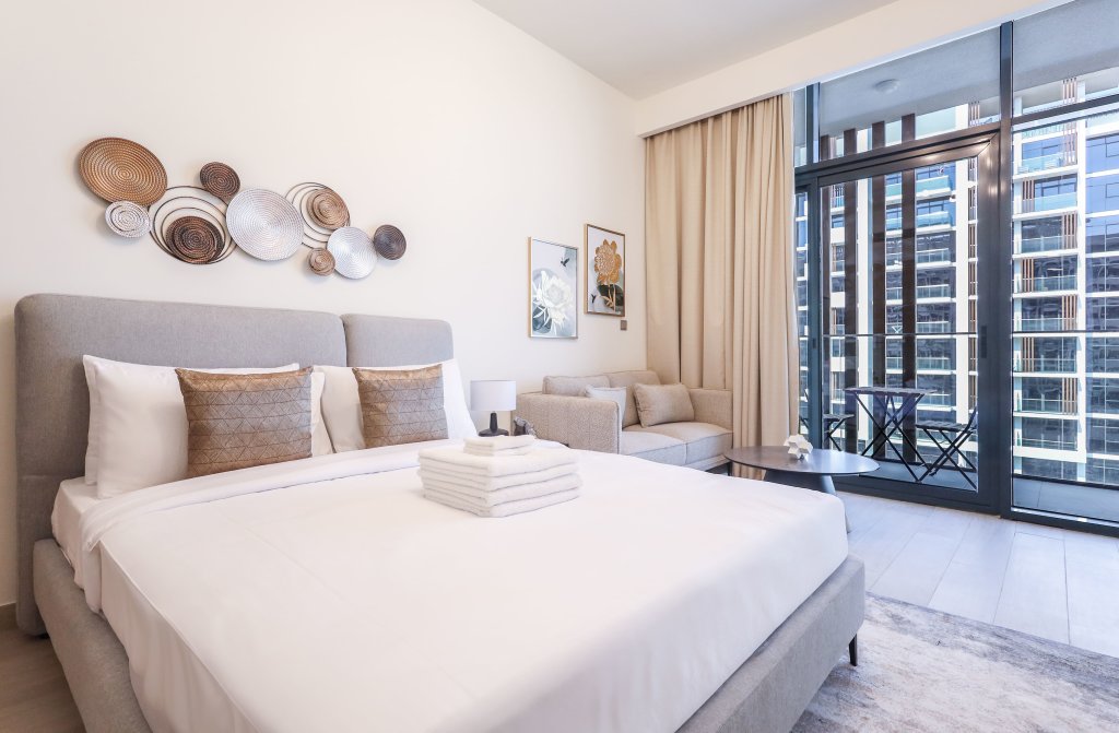 Дубай: Апартаменты Apartments Elite LUX Holiday Homes - Modern Marvel – Sleek Studio in Azizi Riviera