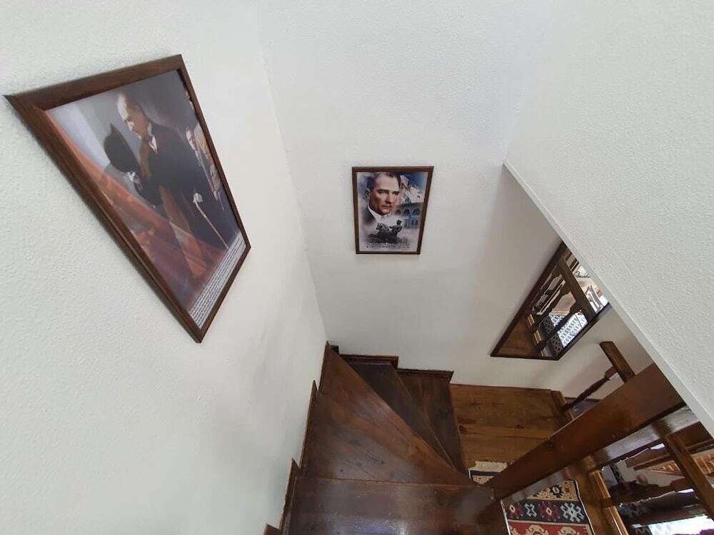 Бозджаада: Bi Hayal Ada Evi