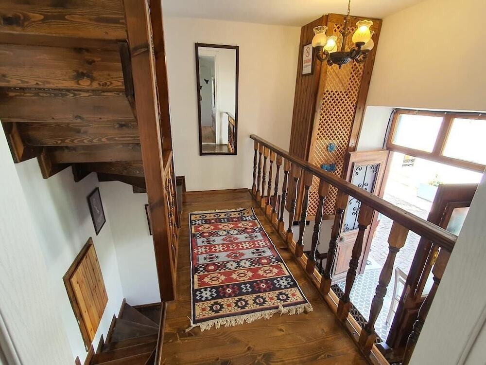 Бозджаада: Bi Hayal Ada Evi