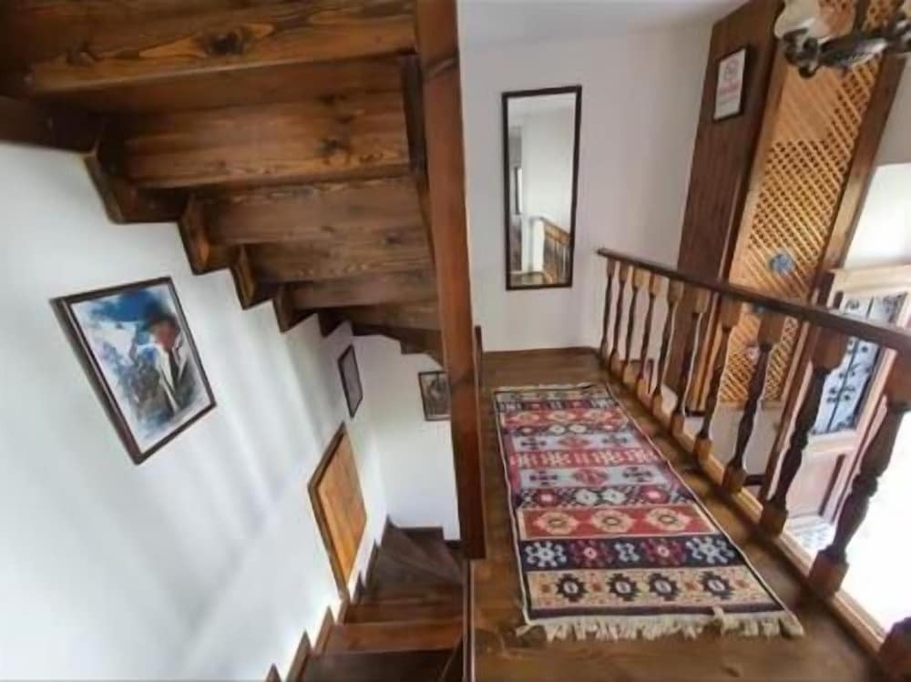 Бозджаада: Bi Hayal Ada Evi