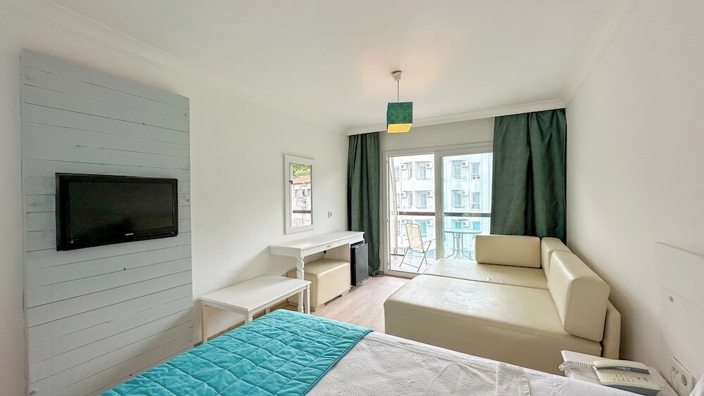 Чешме: Li̇zboni̇a Çeşme Otel