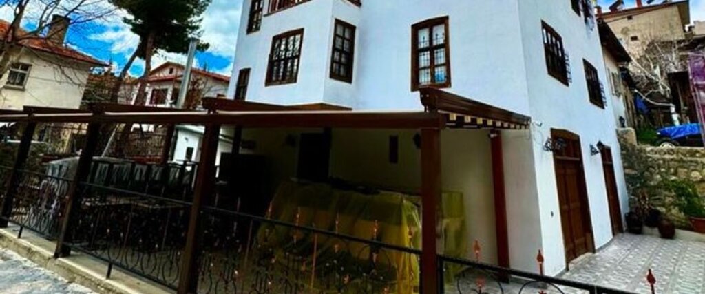 Эрменек: Ayten Hanım Konağı Ermenek