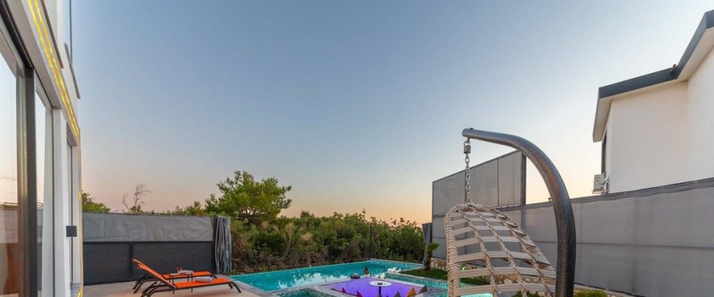 Исламлар: Villa Fariz