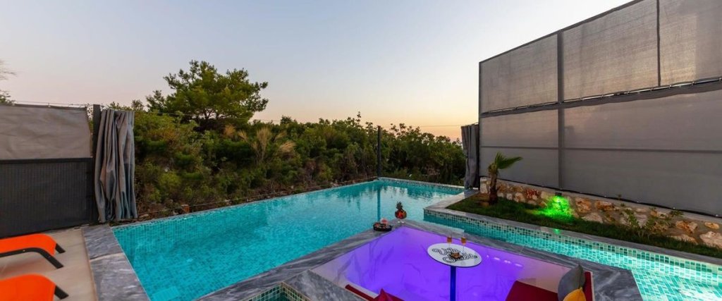 Исламлар: Villa Fariz