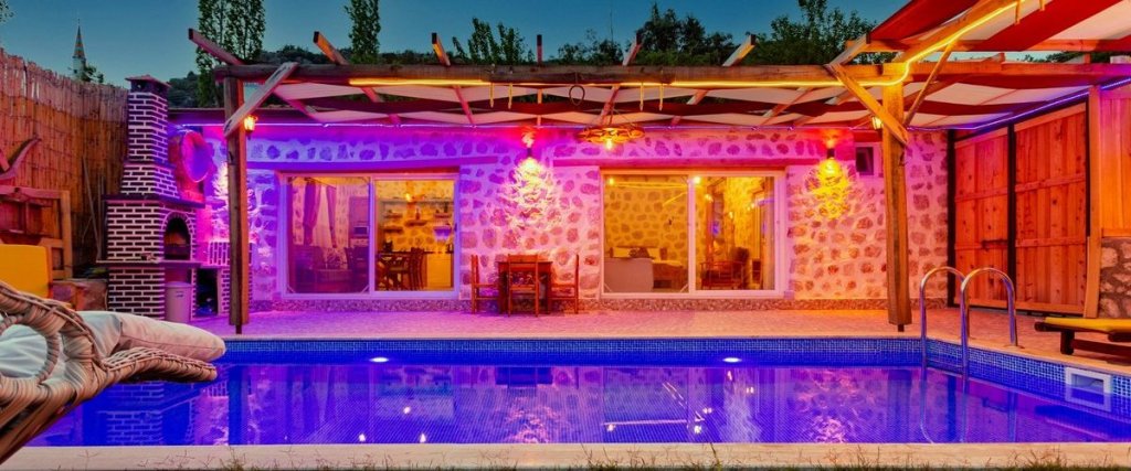 Исламлар: Villa Sakiz