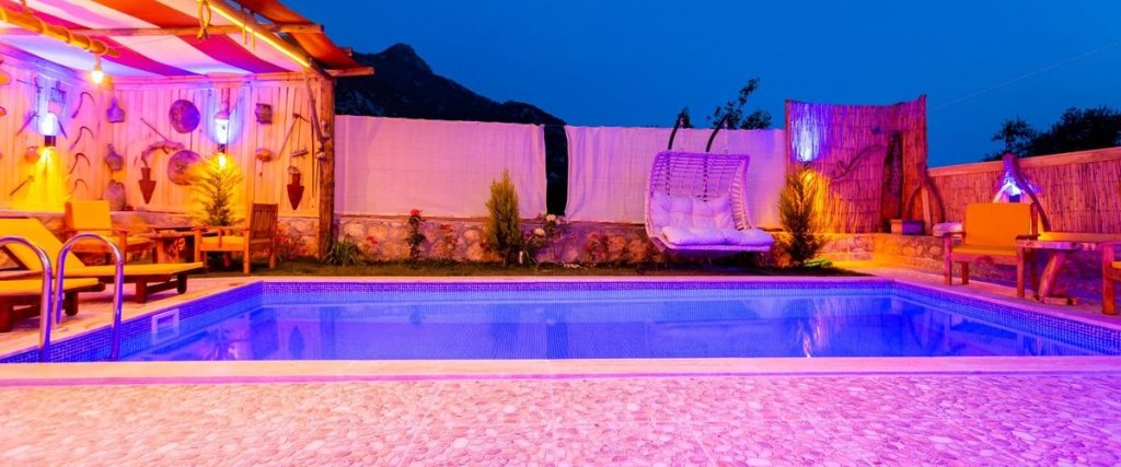 Исламлар: Villa Sakiz
