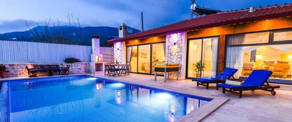 Исламлар: Villa Luck